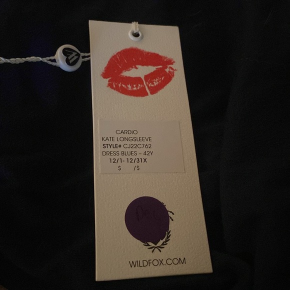 NWT WildFox fabulous cropped long sleeve top with great writing in front - Picture 8 of 10